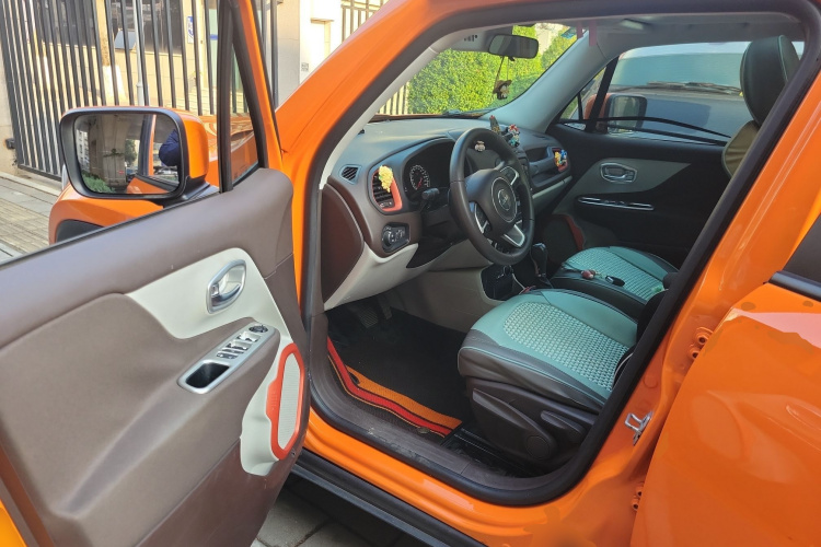 Jeep 自由侠 2016款 1.4T 自动劲能版+中控内饰20