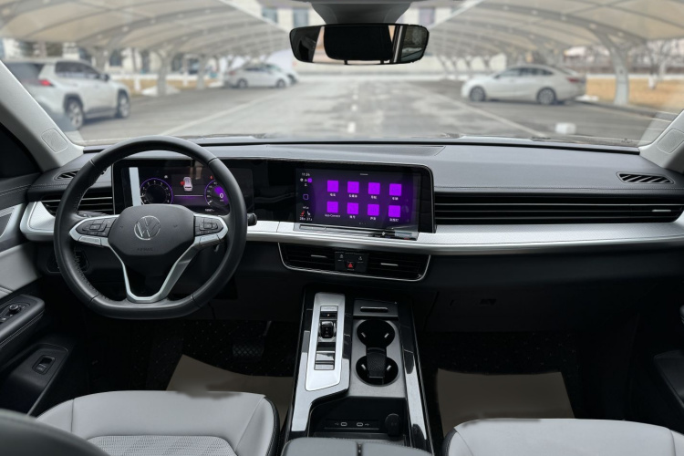 大众 揽巡 2024款 330TSI 豪华巡逸版中控内饰7001