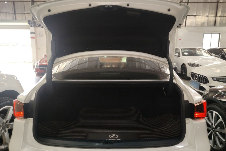 雷克萨斯IS 2017款 300 锋尚版局部细节23