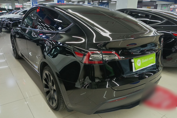 特斯拉 Model Y 2021款 标准续航后驱版车身外观4