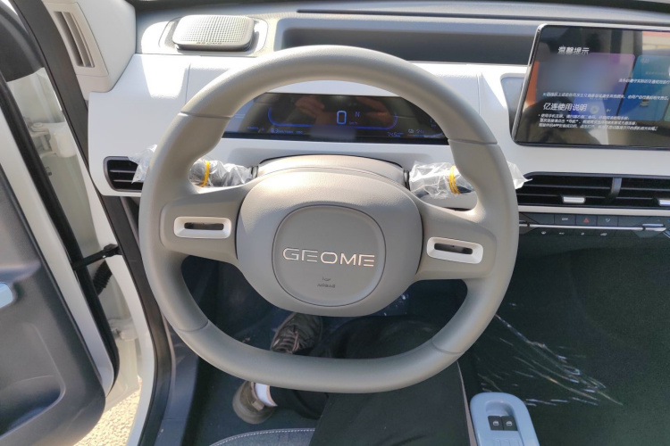 吉利银河 2024款 熊猫mini 200km 耐力熊中控内饰13