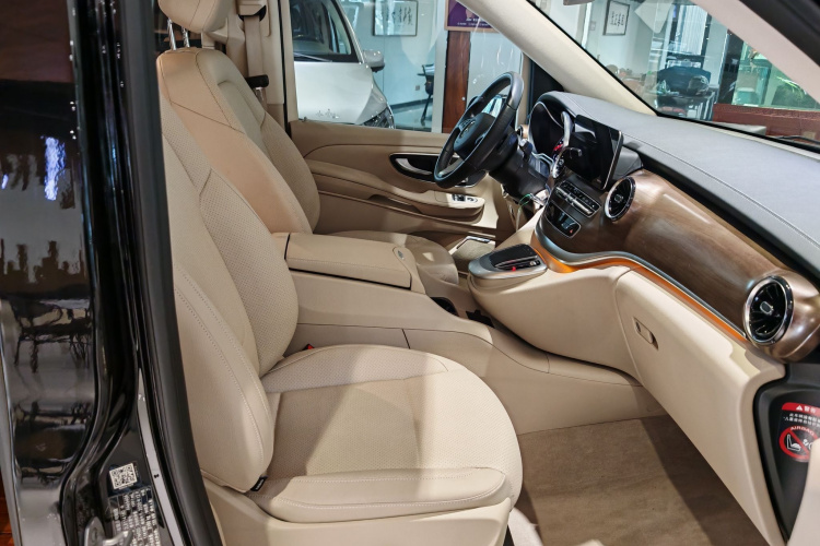 奔驰V级 2020款 V 260 L 长轴距豪华版局部细节41