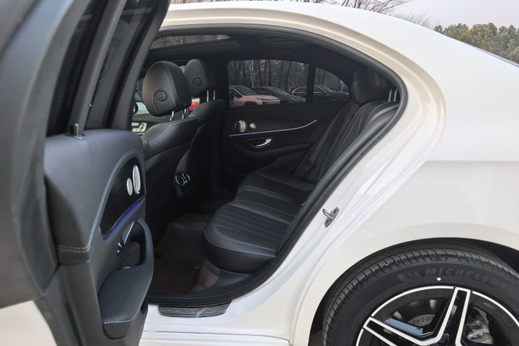 奔驰E级(进口) 2021款 改款 E 260 豪华型运动版中控内饰7010