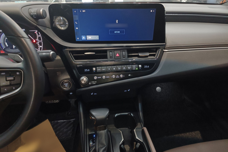 雷克萨斯ES 2022款 300h 卓越版局部细节16