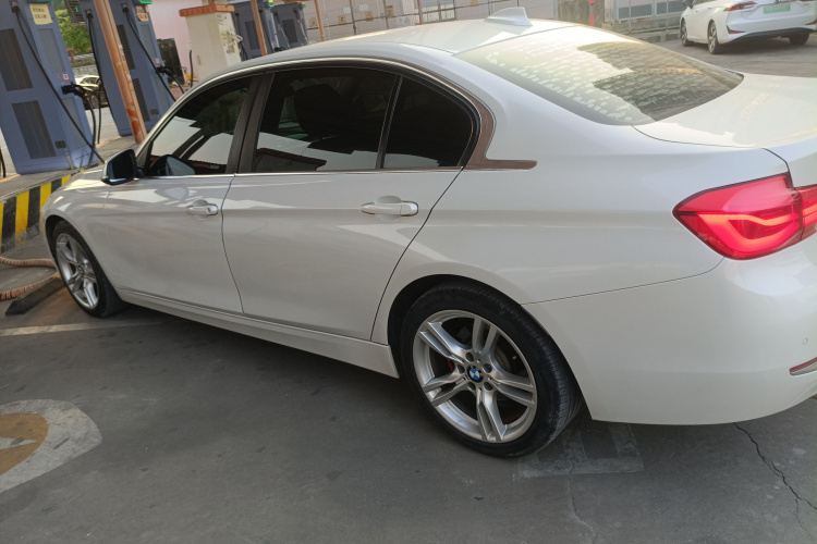 宝马3系 2017款 320Li 时尚型车身外观4