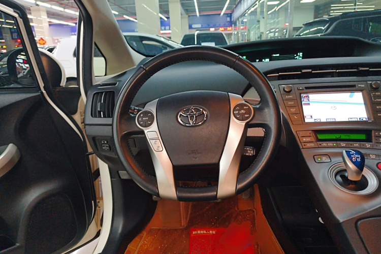 丰田 普锐斯 2012款 1.8L 豪华先进版局部细节13