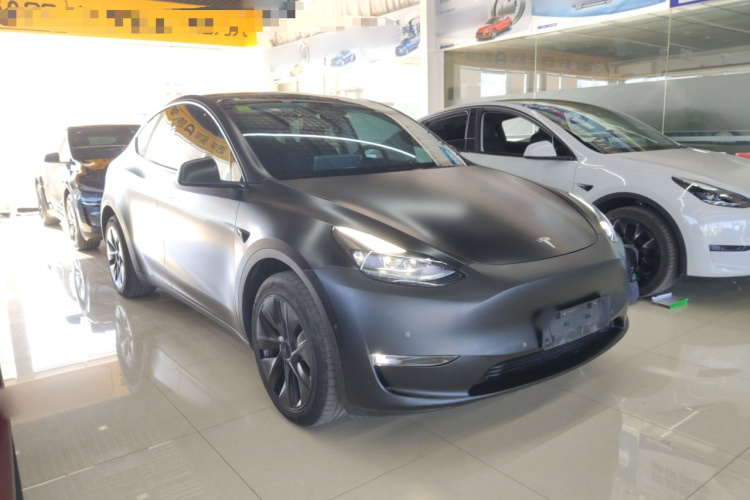 特斯拉 Model Y 2023款 长续航全轮驱动版车身外观3