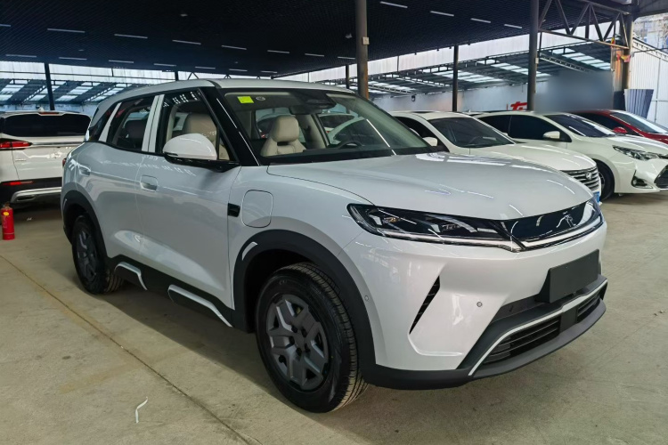 比亚迪 元UP 2025款 智驾版 401KM 活力版车身外观6002