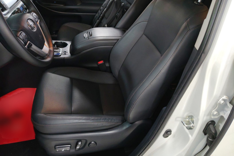 丰田 汉兰达 2018款 2.0T 四驱豪华版 7座 国VI中控内饰19