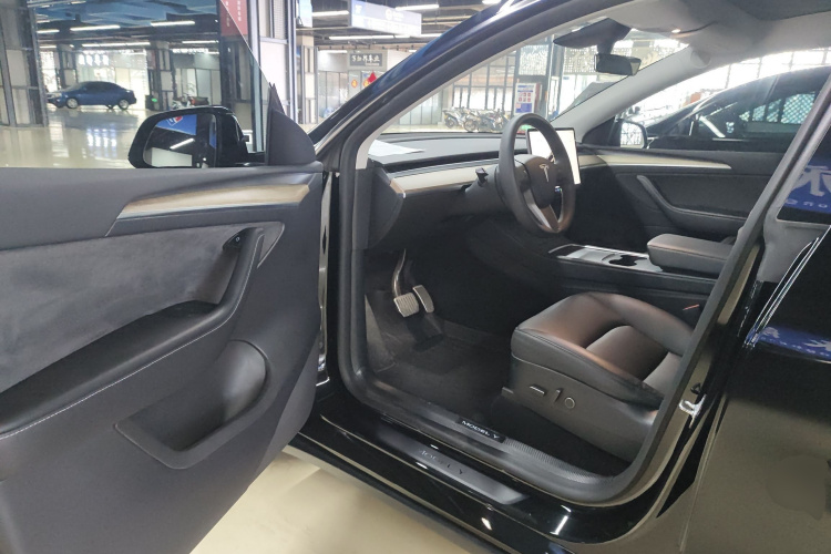 特斯拉 Model Y 2022款 改款 后轮驱动版中控内饰7003