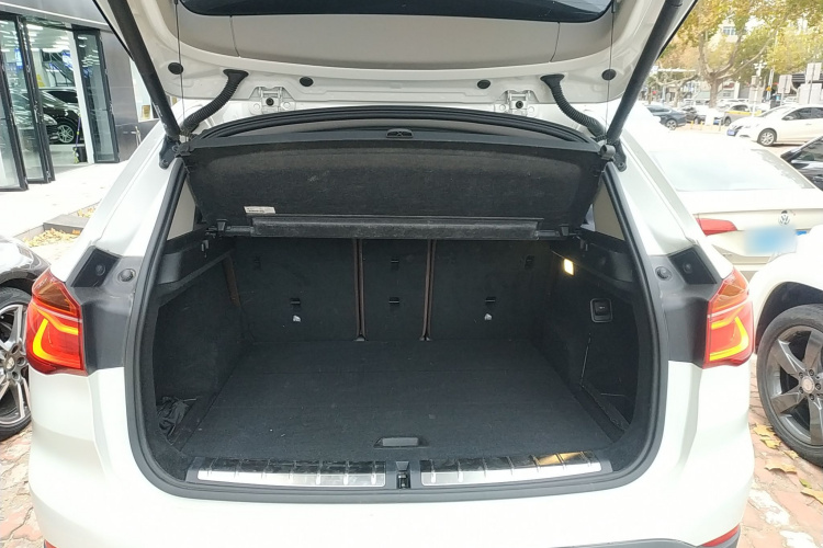 宝马X1 2018款 xDrive20Li 豪华型机舱底盘23