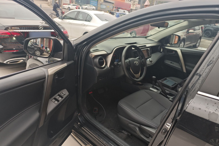 丰田 RAV4荣放 2015款 2.0L CVT两驱风尚版中控内饰20
