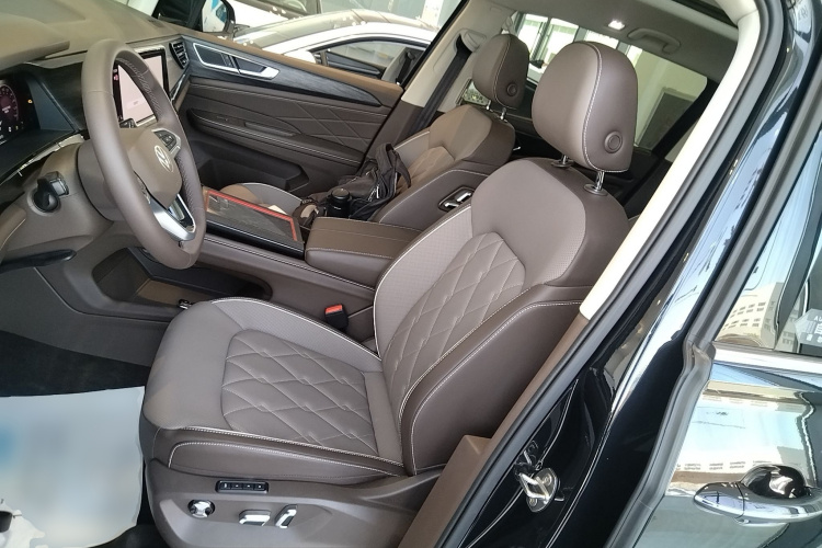 大众 威然 2024款 380TSI 尊贵版中控内饰19