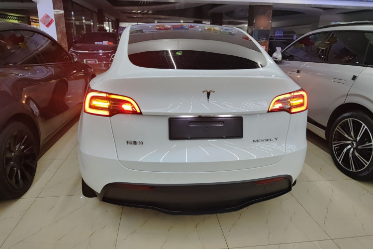 特斯拉 Model Y 2023款 长续航全轮驱动版车身外观6