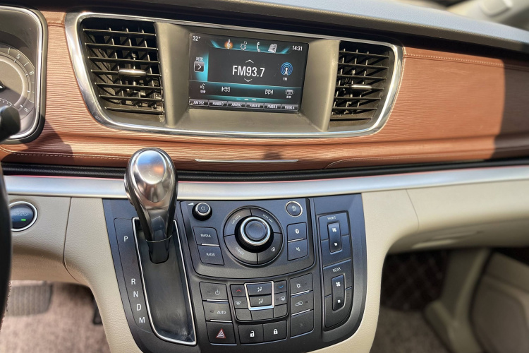 别克GL8 2018款 28T 豪华型 国VI中控内饰7006