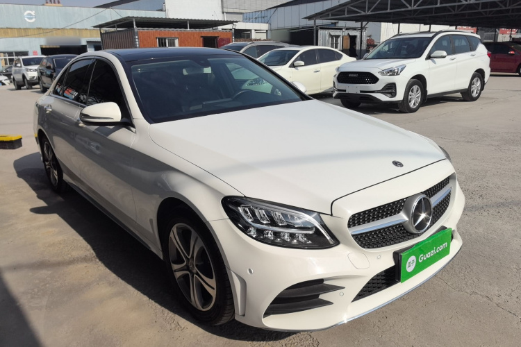 奔驰C级 2019款 C 260 L 运动版车身外观3