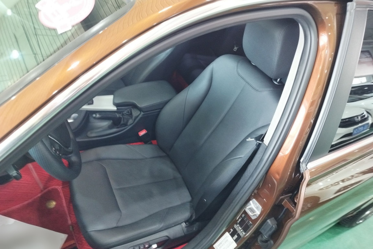 宝马3系 2016款 320Li 豪华设计套装中控内饰19