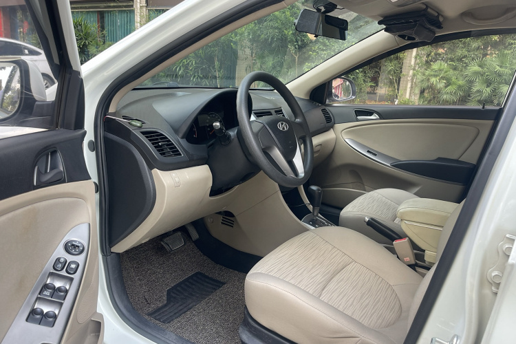 现代 瑞纳 2014款 1.4L 自动智能型GLS局部细节19