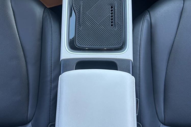 东风纳米 纳米01 2024款 330 Plus智+中控内饰7001