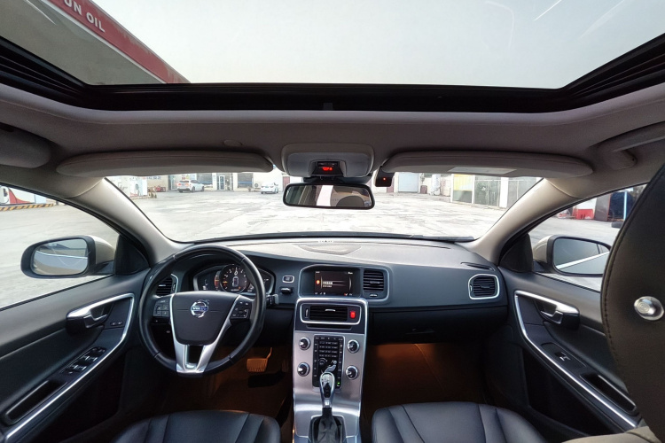 沃尔沃S60 2016款 S60L T4 智远版中控内饰7002