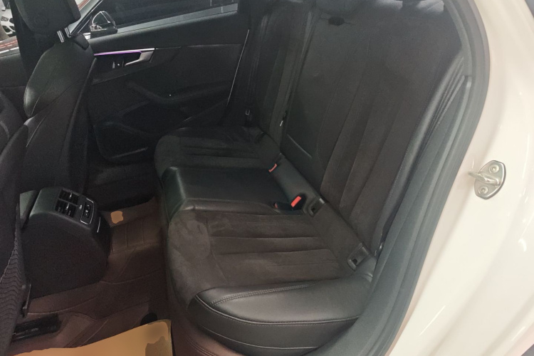 奥迪A4L 2023款 45 TFSI quattro 臻选动感型中控内饰21