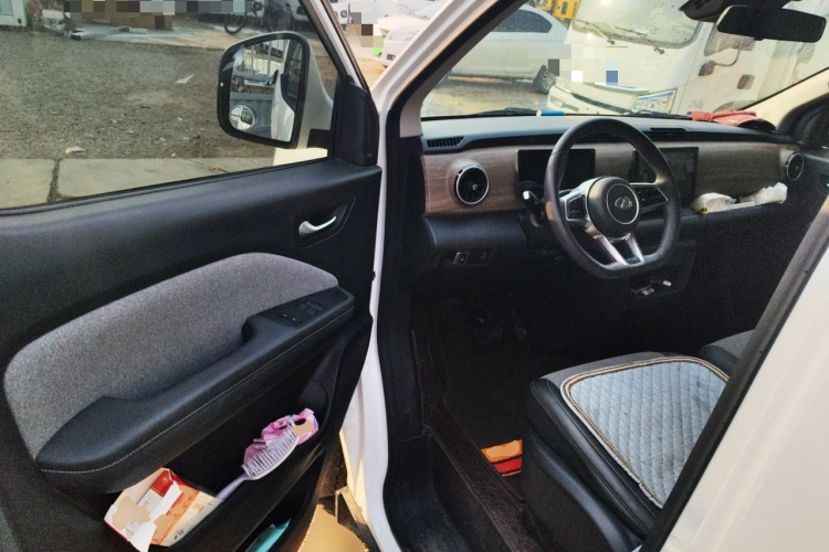 瑞驰汽车 瑞驰新能源EC75 2025款 客运 智行超充版 先锋型Ⅰ 52.16kWh中控内饰20