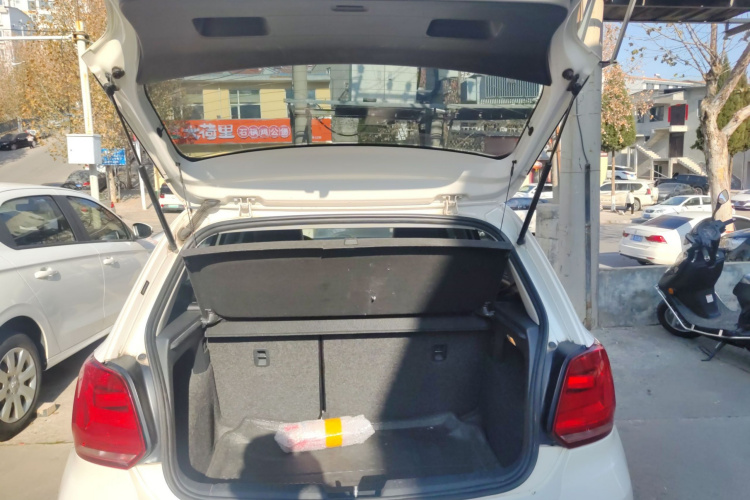 大众 Polo 2014款 1.6L 自动舒适版机舱底盘23