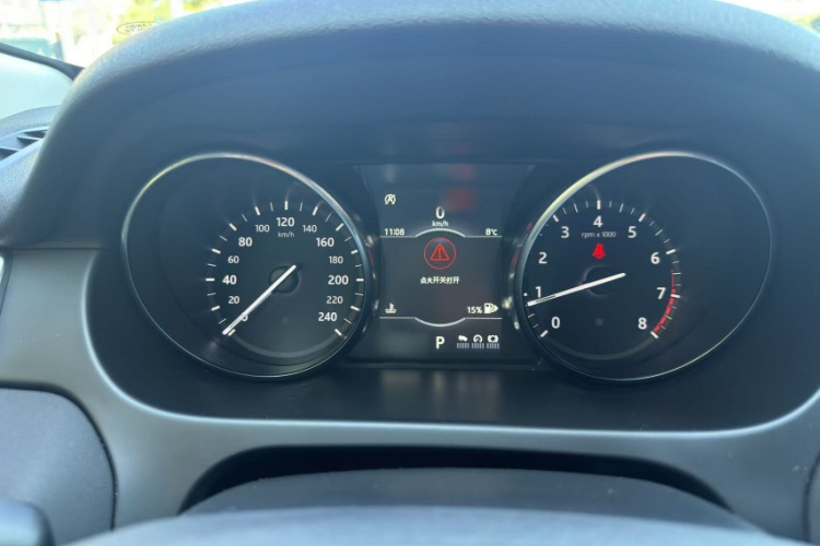 路虎 发现神行 2018款 240PS SE版中控内饰7002