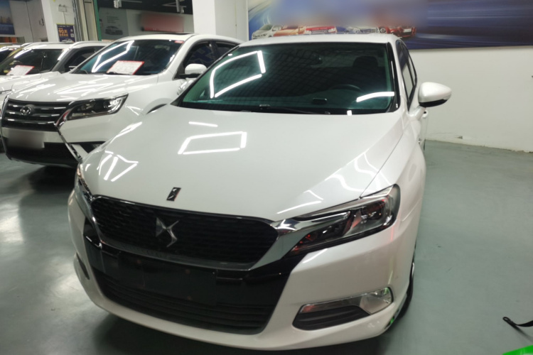 DS 5LS 2015款 1.6T 风尚版THP160车身外观2