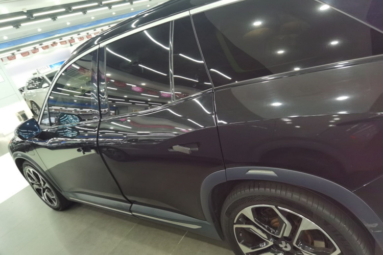 蔚来ES8 2018款 创始版车身外观4