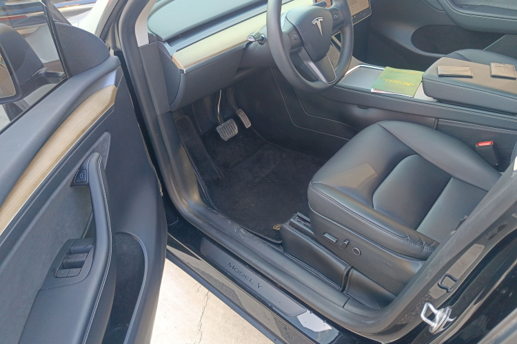 特斯拉 Model Y 2022款 改款 后轮驱动版中控内饰20
