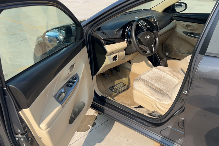 丰田 YARiS L 致炫 2014款 1.5G 手动炫动版中控内饰7001