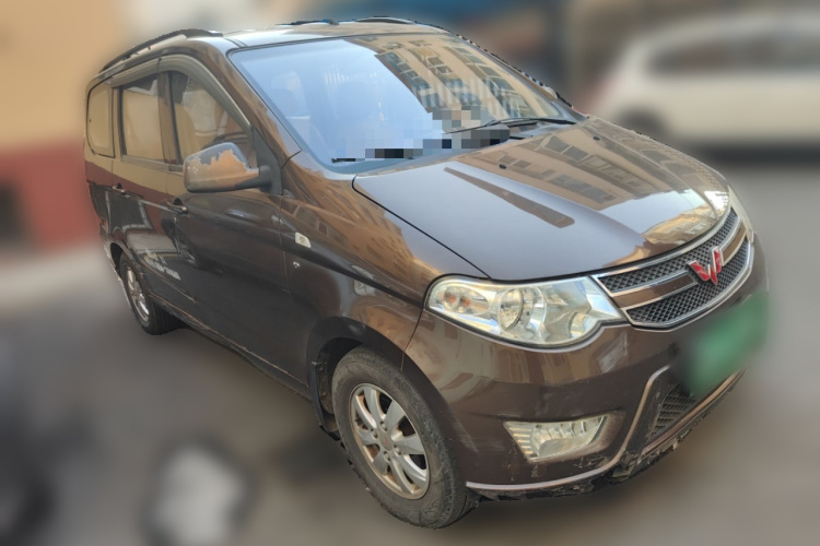 五菱汽车 五菱宏光 2016款 1.5L 改款S舒适型车身外观3