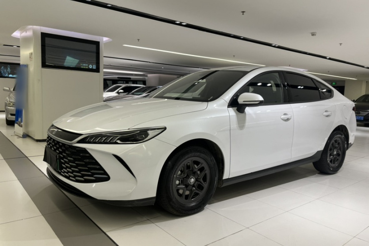 比亚迪 秦PLUS 2025款 DM-i 智驾版 55KM领先型车身外观1