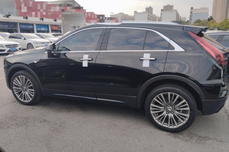 凯迪拉克XT4 2024款 28T 两驱尊贵型车身外观4