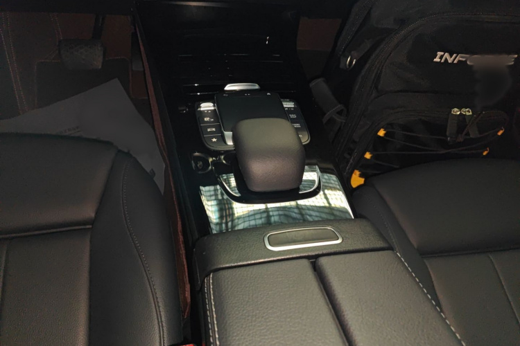 奔驰A级 2020款 改款 A 200 L 运动轿车动感型局部细节18