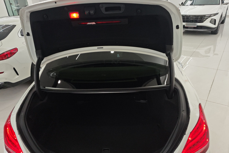 奔驰C级 2017款 C 180 L 运动版机舱底盘23