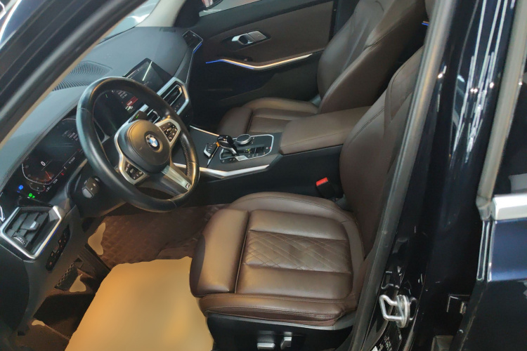 宝马3系 2022款 325i M运动套装中控内饰19