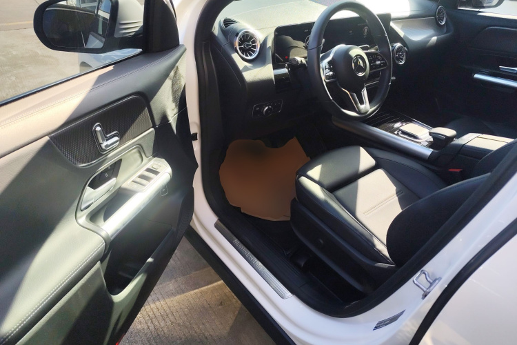 奔驰GLA 2022款 改款 GLA 200中控内饰20