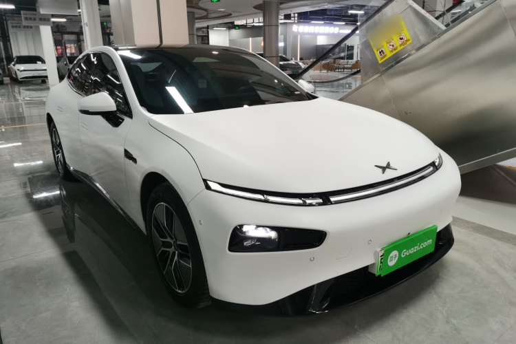 小鹏P7 2023款 P7i 702 Pro车身外观3