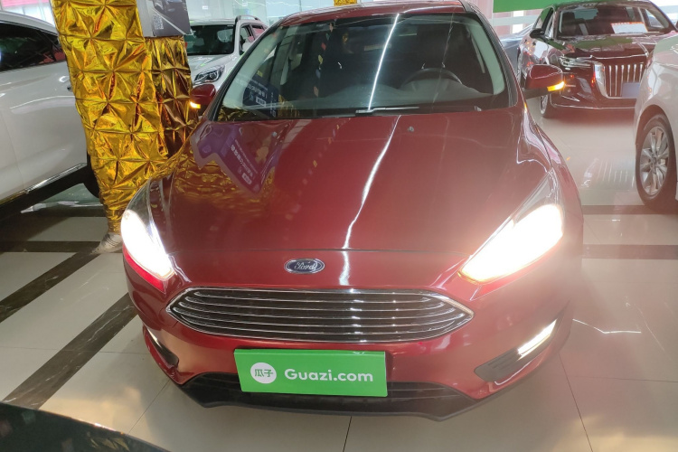 福特 福克斯 2020款 两厢经典 1.5L 自动风尚型车身外观2