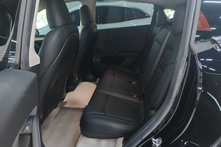 特斯拉 Model Y 2022款 后轮驱动版中控内饰7004