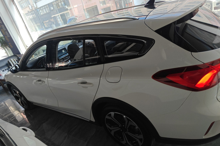 福特 福克斯 2021款 猎装版 EcoBoost 180 自动猎潮型车身外观6003