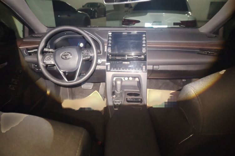 丰田 亚洲龙 2019款 2.5L 进取版 国VI中控内饰7002