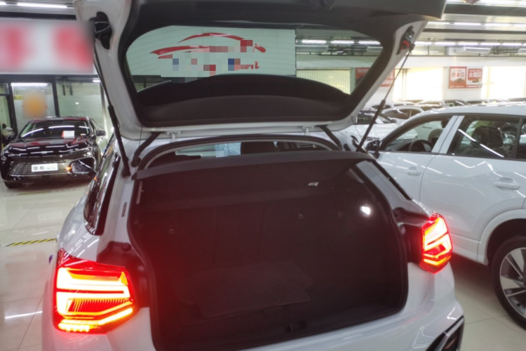 奥迪Q2L 2023款 35TFSI 进取动感型机舱底盘23