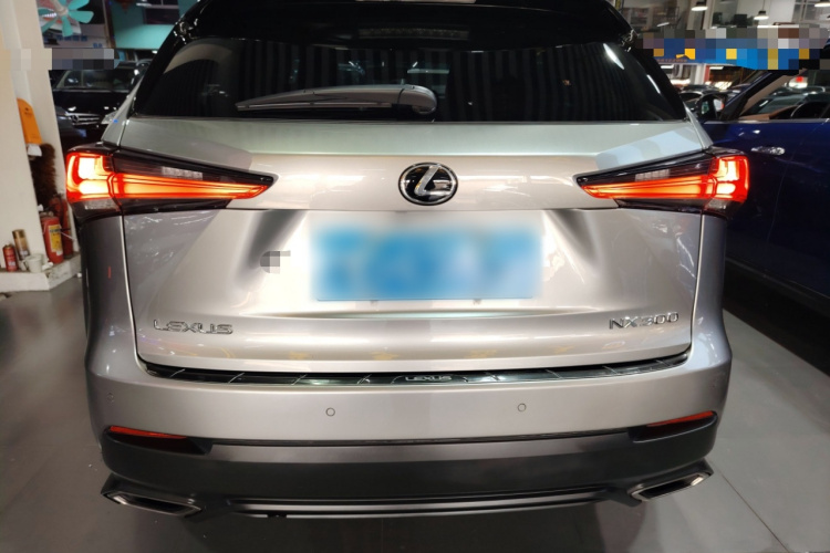 雷克萨斯NX 2018款 300 前驱 锋行版车身外观6