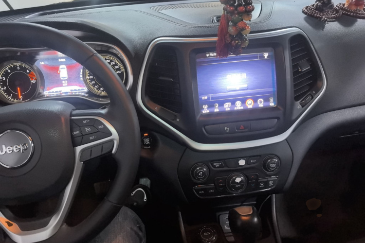 Jeep 自由光 2016款 2.4L 专业智能版中控内饰12