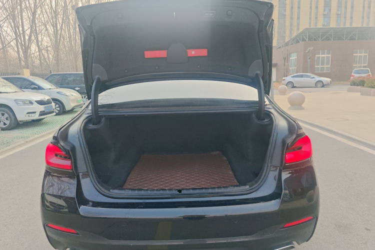 宝马5系 2023款 改款 530Li 领先型 M运动套装局部细节23