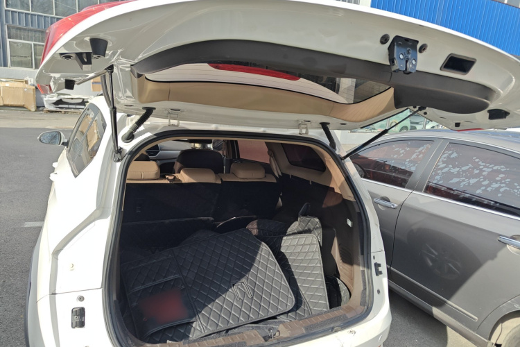 宝骏310W 2017款 1.5L 手动时尚型 国V机舱底盘23