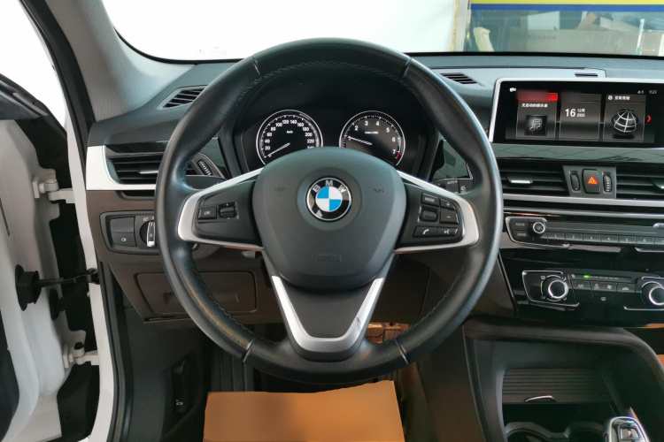 宝马X1 2020款 sDrive20Li 时尚型中控内饰13